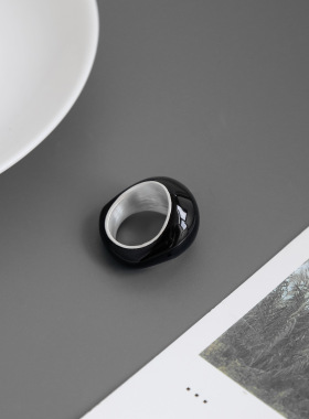 her家涂釉黑色戒指 小众感轻奢百搭内圈拉丝黑白双色指环戒指