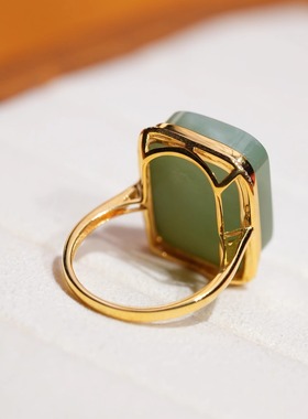 18k金镶嵌和田玉碧玉俄料粉青戒指方形新款简约时尚粉绿女款戒指