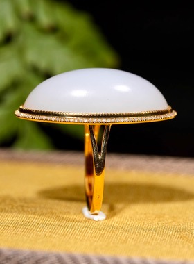 新疆和田白玉羊脂白玉戒指18K金镶嵌围钻老料椭圆形蛋面女款