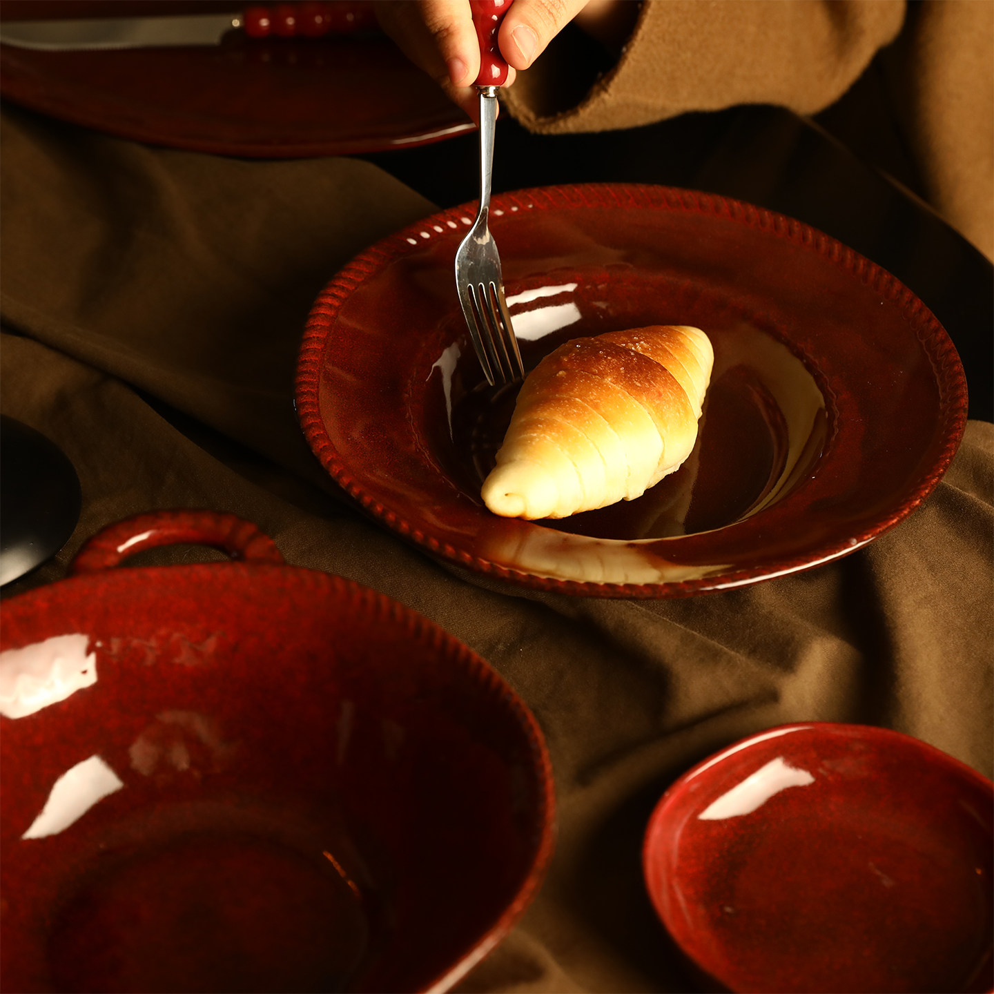 轻奢红色陶瓷碗家用2025新款高颜值餐具套装餐盘高级感新婚送礼物,淘宝优惠券,粉丝福利购,淘宝优惠卷