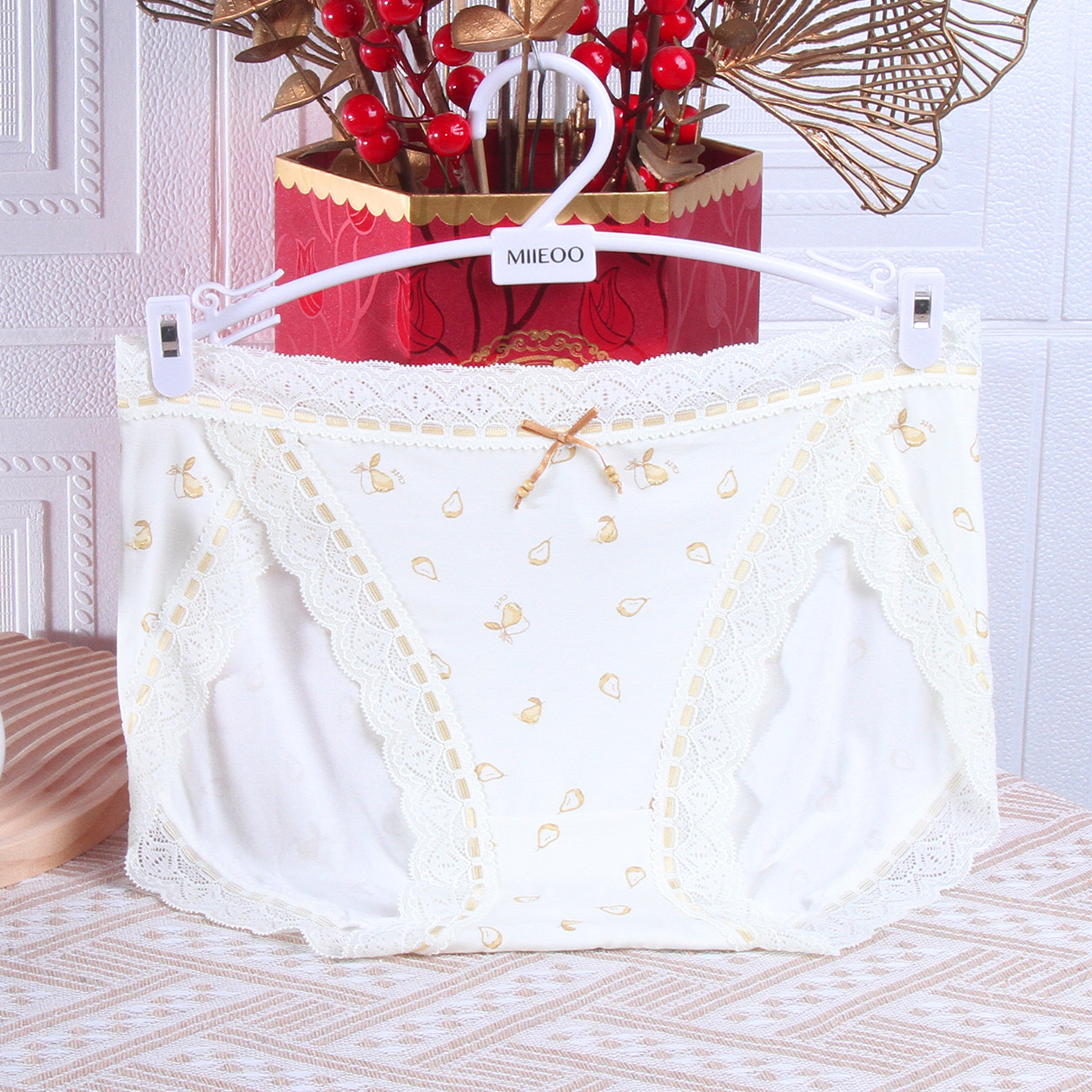 秘语新品内裤梨想乐园系列粘纤面料抗菌中腰高开叉包臀三角短裤女,淘宝优惠券,粉丝福利购,淘宝优惠卷