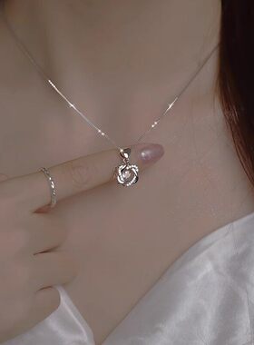 跳动的心项链女款轻奢小众感六芒星锆石吊坠锁骨链送女友礼物