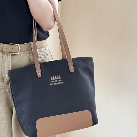 Simple large capacity shoulder tote bag