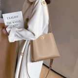 Вместительная и большая сумка через плечо на одно плечо, из натуральной кожи