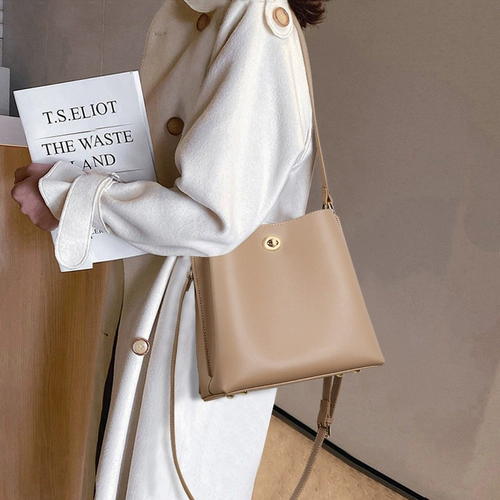 Вместительная и большая сумка через плечо на одно плечо, из натуральной кожи