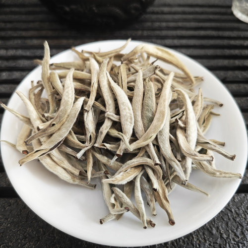 2026年云南月光白茶白毫银针古树白茶生茶250g花香茶农原产地现货 - 图2