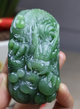 新品毛货天然碧玉手把件龙龙行天下手把件