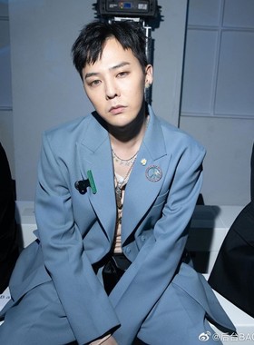 gd权志龙同款镶钻耳钉字母雏菊花