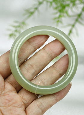 古晨和田玉湖水绿手镯