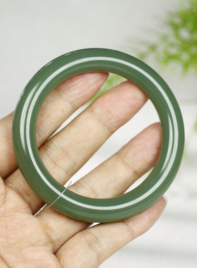 古晨和田玉湖水绿圆条手镯