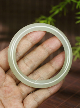 古晨和田玉湖水绿手镯