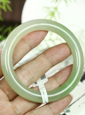 古晨和田玉翠青圆条手镯