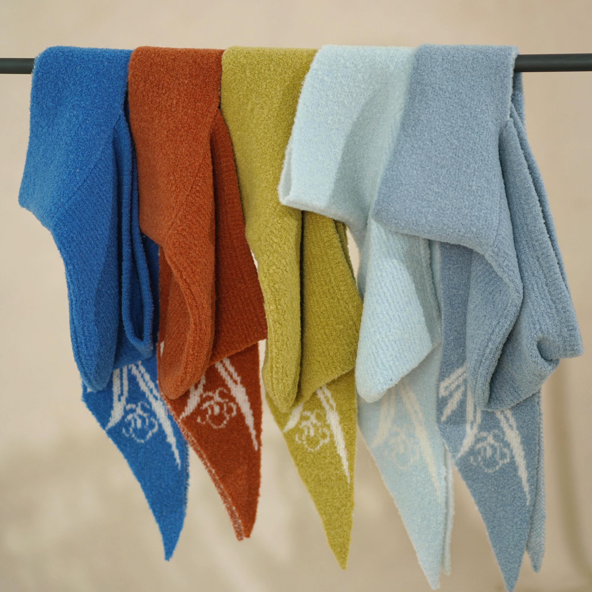 茱萸CORNUS 溶溶竹梅 美丽奴羊毛连帽围巾 国风日常女装冬装配饰,淘宝优惠券,粉丝福利购,淘宝优惠卷