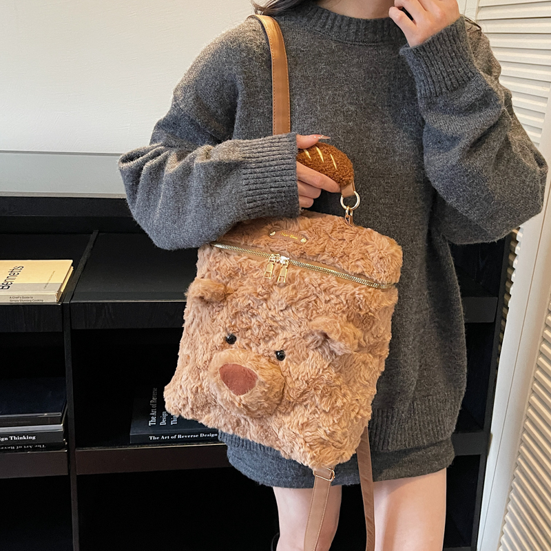 卡通可爱面包小熊毛毛双肩包女孩秋冬毛绒背包超萌小熊造型小书包 - 图1