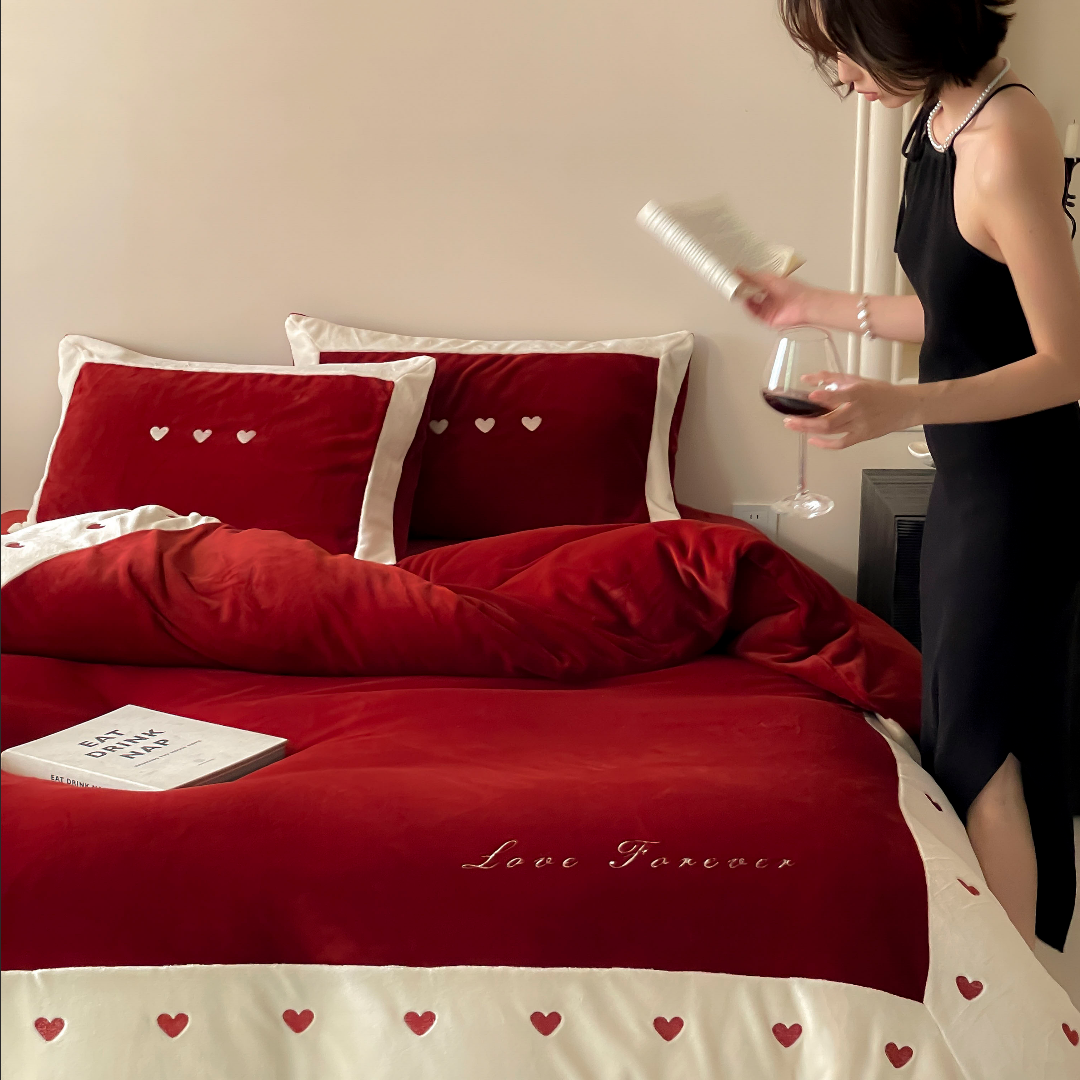 秋冬季浪漫爱心刺绣牛奶绒婚庆四件套加厚保暖结婚红色喜被套床笠 - 图0