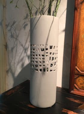 复古电视柜插花器镂空陶瓷摆件