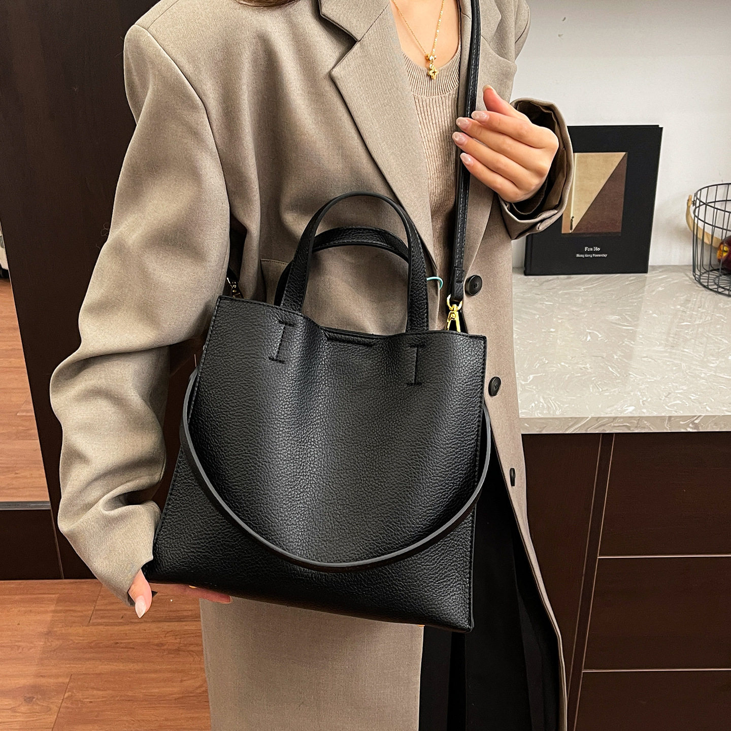 2026新款韩版情色手提包小众荔枝纹单肩腋下包大容量斜挎托特包女,淘宝优惠券,粉丝福利购,淘宝优惠卷