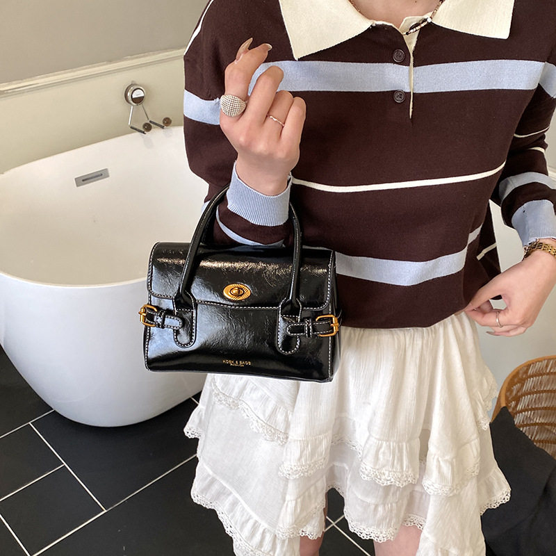 复古高质感女士手提包2026春季新款简约小方包百搭时尚单肩斜挎包,淘宝优惠券,粉丝福利购,淘宝优惠卷