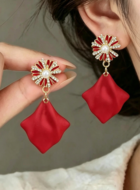 美美子轻奢红色花朵珍珠耳环