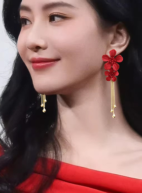 美美子红色花朵流苏耳环显脸瘦