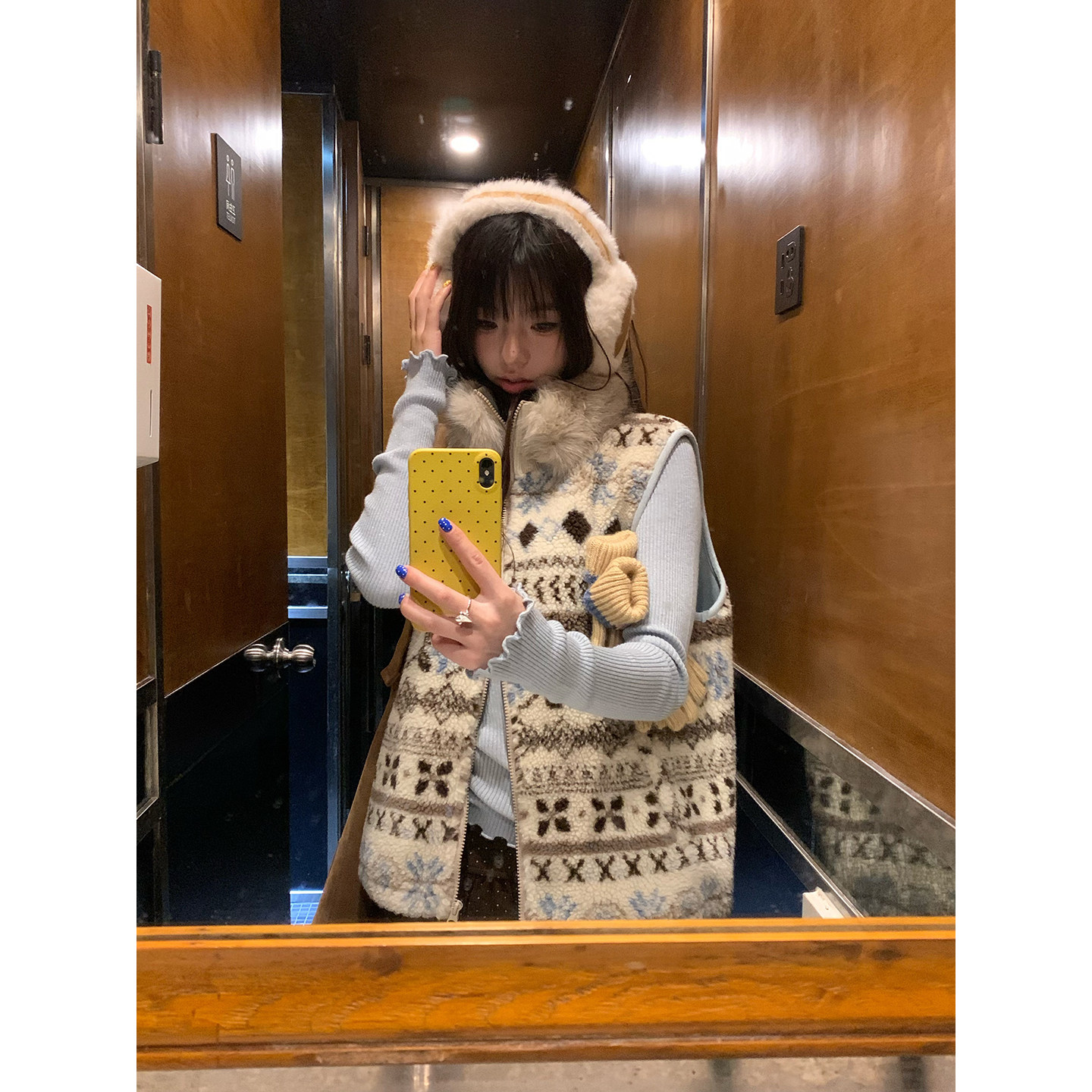 荒荒家费尔岛毛领马甲背心2025冬季新款复古学院毛绒茸无袖外套女,淘宝优惠券,粉丝福利购,淘宝优惠卷