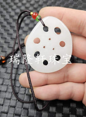 新疆和田白玉莲菜玉石挂件