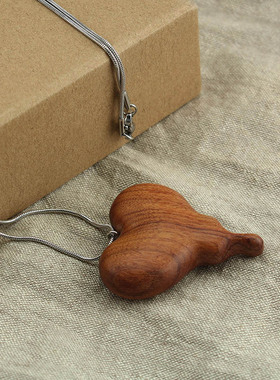 简约小众设计感木质爱心吊坠项链