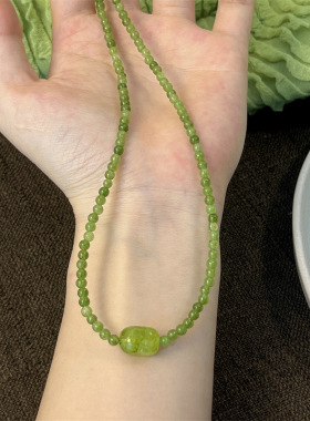 法式绿玛瑙青提项链女 新款牛油果色翠绿葡萄石锁骨链 橄榄石颈链