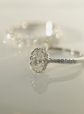 鸽子蛋莫桑石镀18K白金钻戒