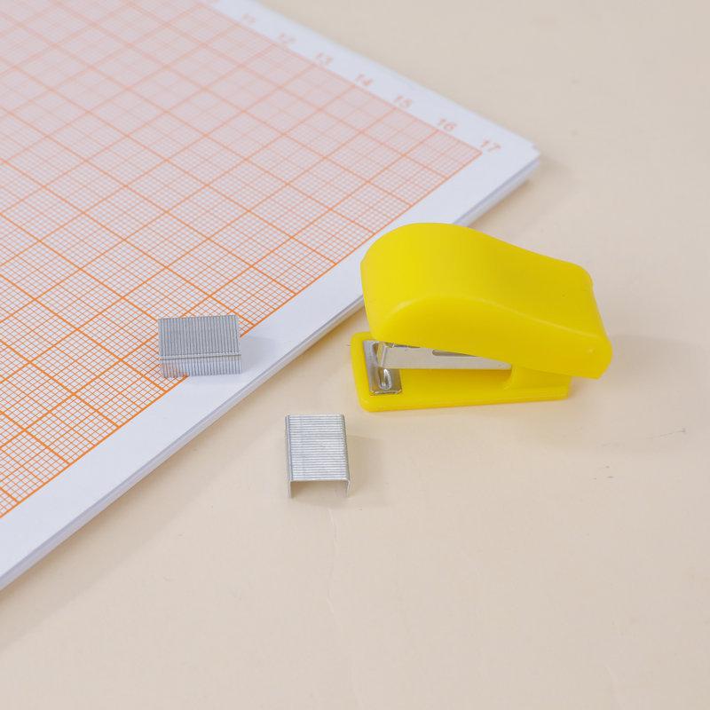 迷你订书机小号订书器学生学习用品多功能小型订书机便携式装订器 - 图1