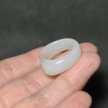 新疆和田玉白玉籽料戒指马鞍戒苏工精品男女款玉器指环17mm红皮