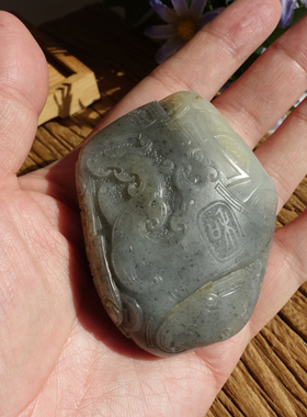 和田玉点墨青花籽料锦灰堆手把件