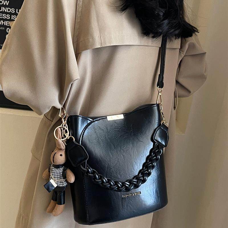 覆古小众水桶包包女士2025新款高级质感百搭斜挎包爆款手提通勤包,淘宝优惠券,粉丝福利购,淘宝优惠卷