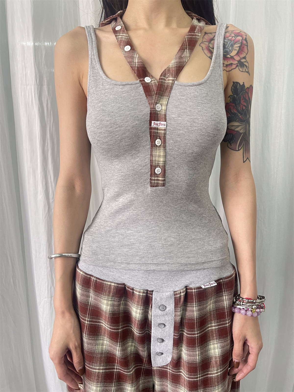 FOURFORTY PLAID HOOD TOPS 玩点不一样的背心 解构格纹连帽吊带 - 图3