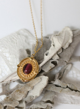 洛可可紫色猫眼石椭圆18k金浮雕