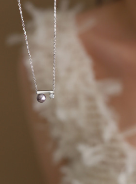 鲸雨 平衡木简约爪钻白珍珠金属紫灰项链锁骨链 钛钢镀18K金XL639