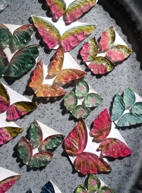 碧玺翅膀戒面原石吊坠