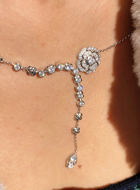 白富美山茶花满钻项链