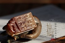 Private collections of Gaogu and Tian Bai jade Warring Han Dong Zhou Style Fengbird Noodle Shaped Belt Buckle Wearing with decorated Zhu sandal Qinpei