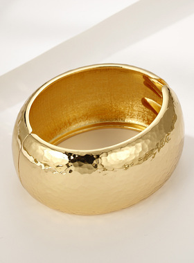 欧美夸张手镯宽边光面锤仔纹镀18k金手镯金bangle源头手饰品旅游