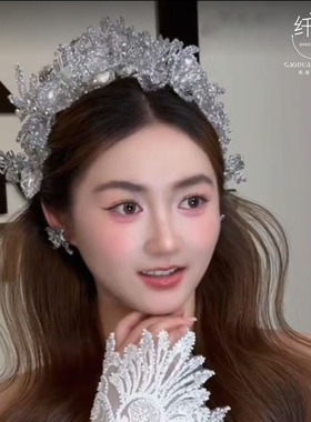 新款高档闪耀主婚纱皇冠新娘大气