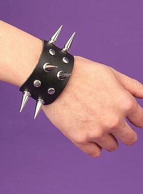 Punk Individualiy Simple Exaggerae Gohic Long rive Poin rive