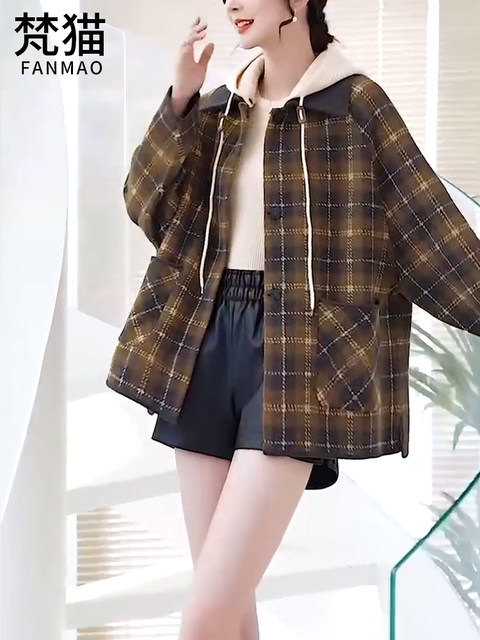 Loose bat sleeve plaid cashmere coat for women in autumn and winter 2023 new hooded casual cape slim woolen jacket
