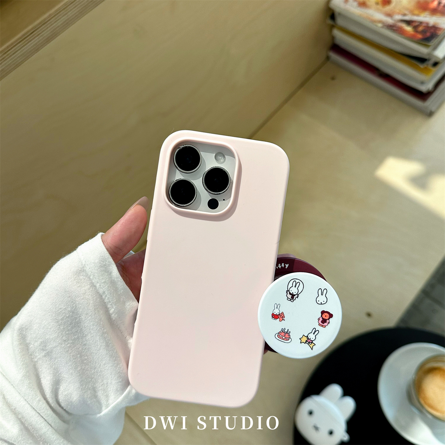 DWI STUDIO可爱粉棕米菲磁吸支架手机壳17promax全包AI按键适用苹果16promaxiPhone16液态硅胶壳15/14 - 图2