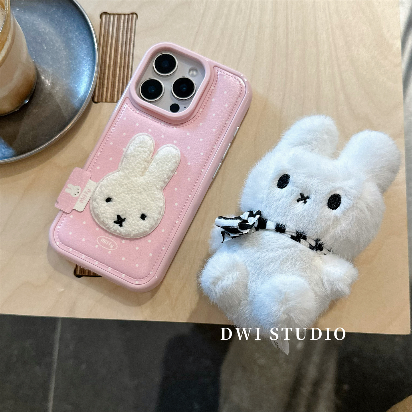 DWI STUDIO可爱波点米菲毛绒刺绣挂绳手机壳17promax全包AI按键适用苹果16promaxiPhone16壳15/14 - 图3