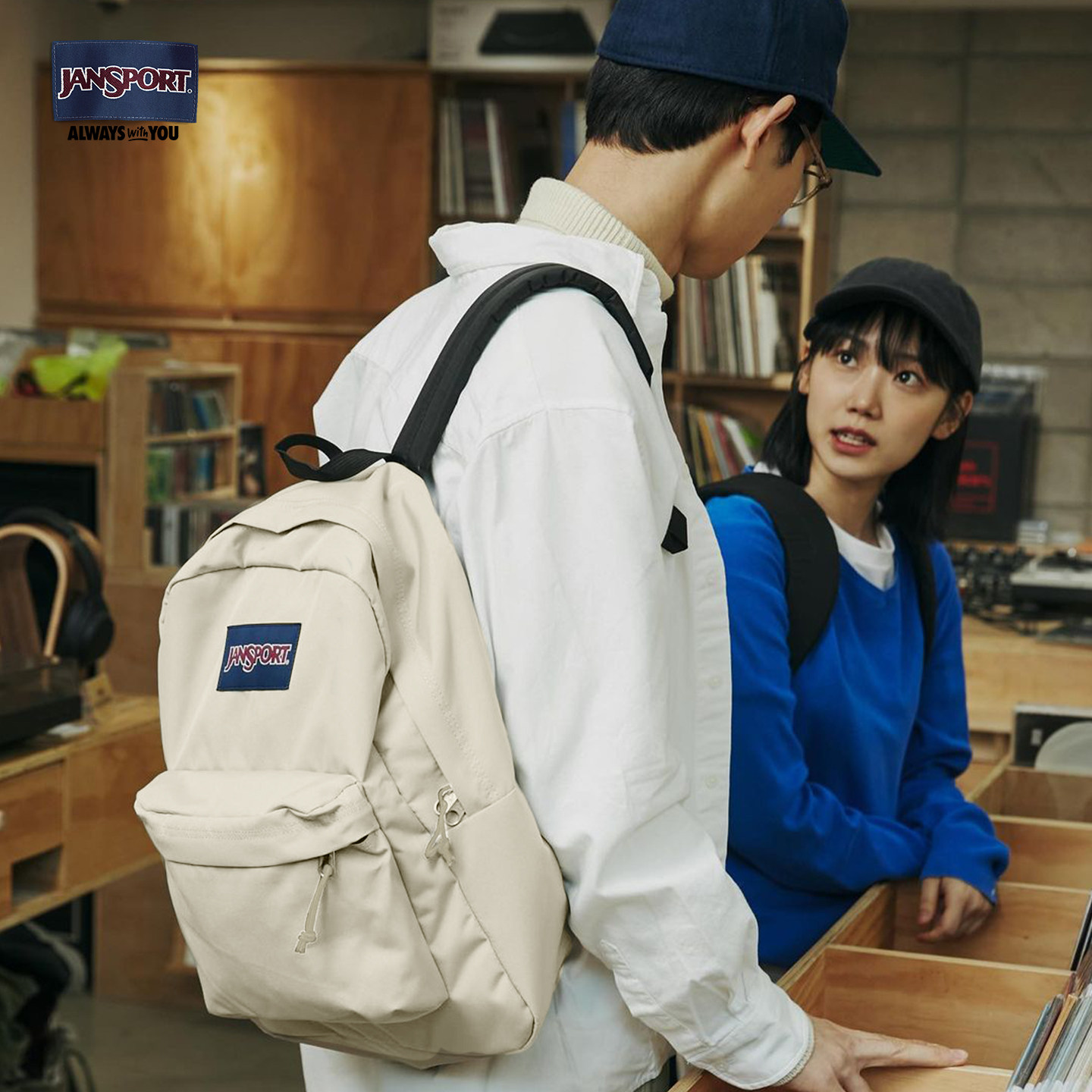 JanSport初高学生书包双肩包百搭款简约时尚轻便质感灰奶漾背包,淘宝优惠券,粉丝福利购,淘宝优惠卷