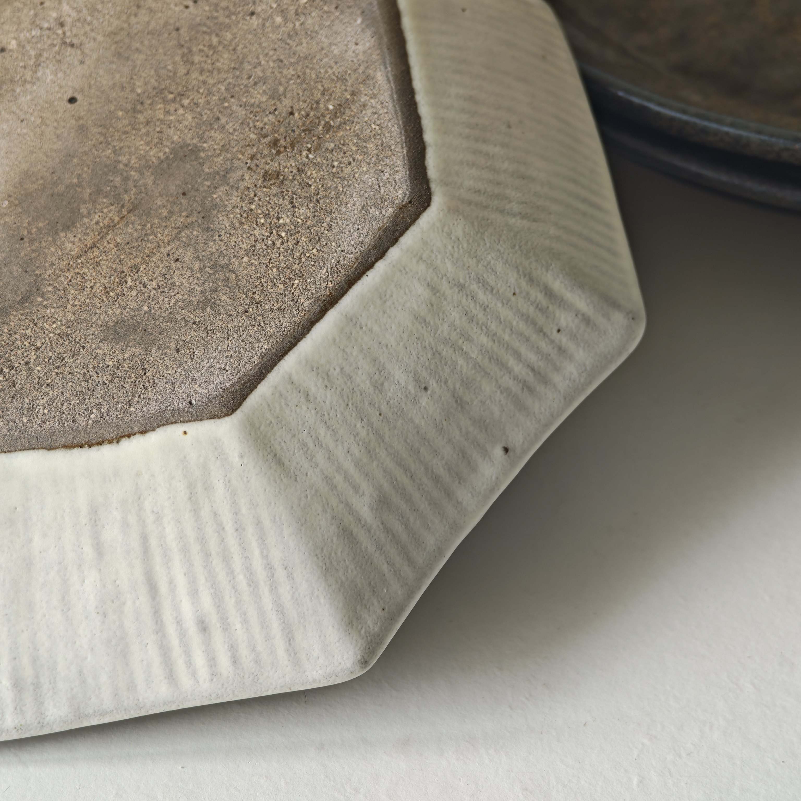 诺裔家 日式器 丸玲制陶志野烧轻量化设计原矿土粉引八边侘寂小盘,淘宝优惠券,粉丝福利购,淘宝优惠卷