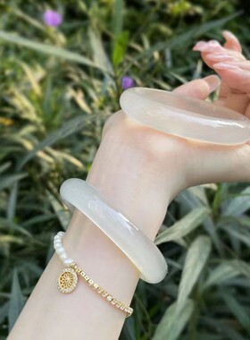 白月光手镯玛瑙玉髓天精品翡翠镯