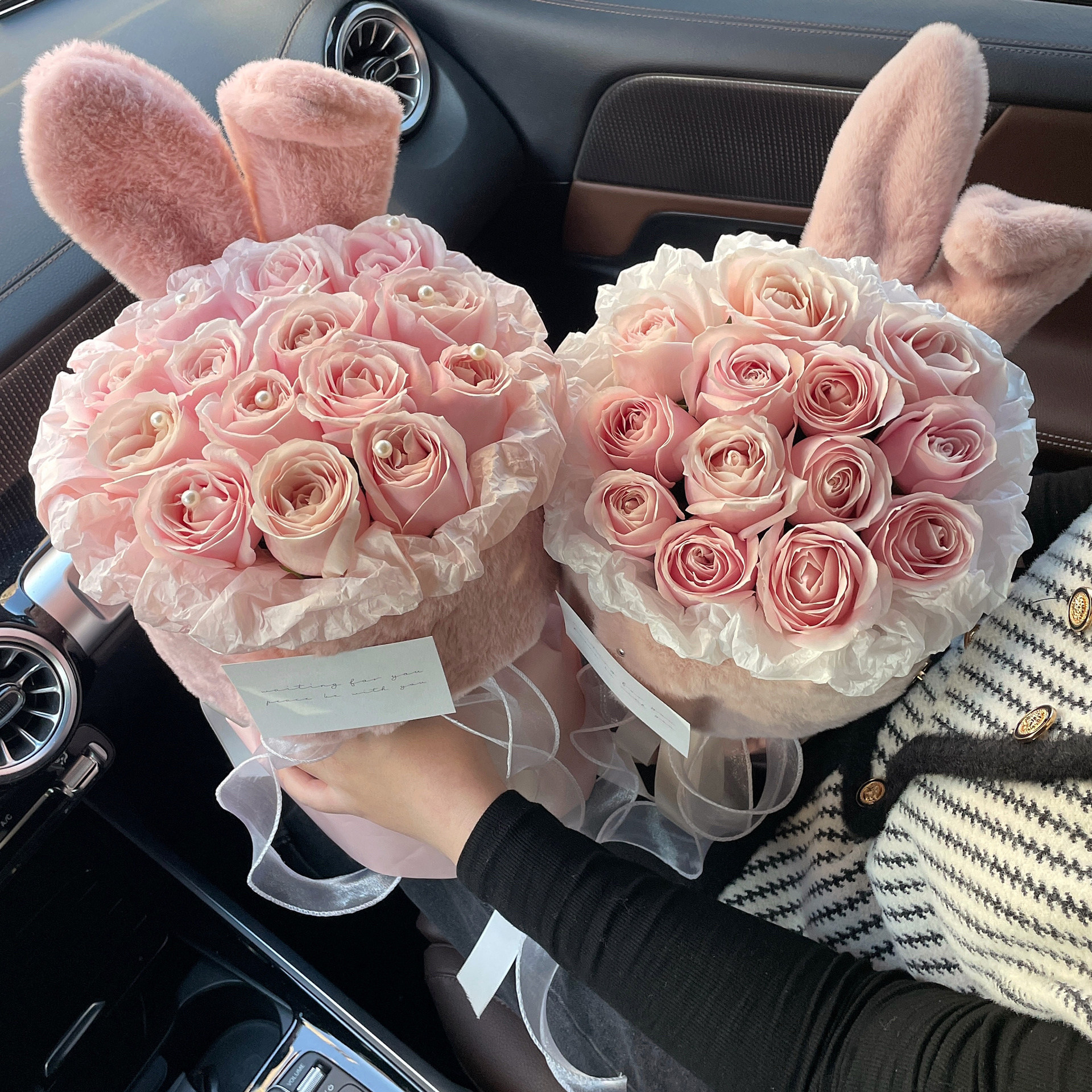 网红兔耳朵玫瑰花束香皂花生日礼物女送闺蜜求婚520情人节礼物