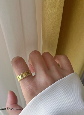 Basstudio 2026新款爆款金色戒指女轻奢小众设计高级感素圈食指戒